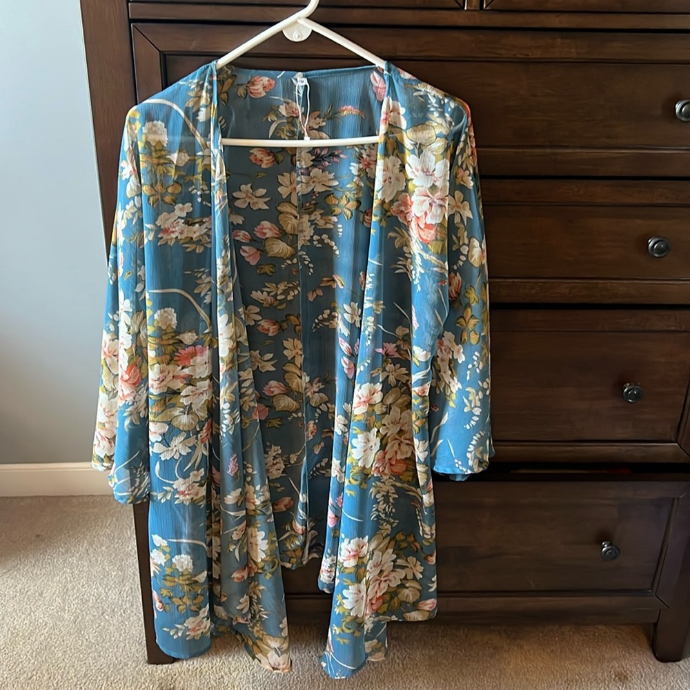 New floral 3/4 sleeve over shirt